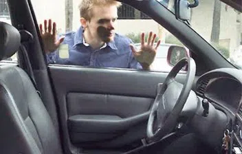 Indianapolis City Locksmith Indianapolis, IN 317-456-5207 - 15a-Keys-Locked-In-Car