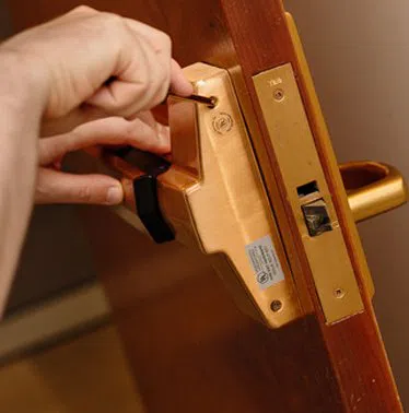 Indianapolis City Locksmith Indianapolis, IN 317-456-5207 - 20a-new-locks-installation
